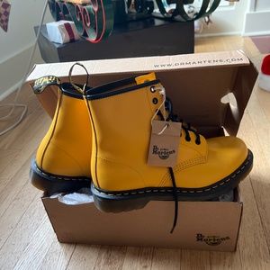 Yellow Smooth Leather 1460 Dr Marten's NEW women's size 9
